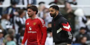 Mason Mount bị chỉ trích sau trận thua của Manchester United 4 Phản hồi của Mason Mount sau những lời chỉ trích