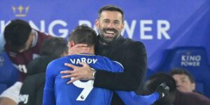 Ruud van Nistelrooy tươi rói dù khiến Leicester City rớt hạng sau trận đấu định mệnh 6 Van Nistelrooy nói gì sau trận? Nụ cười của niềm tin và chiến lược