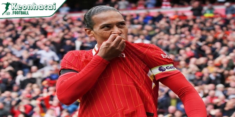 Van Dijk và nụ hôn bất tận: chất tình y như ngày đầu 2 Van Dijk – Bức tường thép mang trái tim ấm áp
