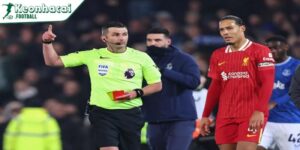Michael Oliver trở lại Premier League, bắt chính trận West Ham vs Tottenham 5 Từng bị chỉ trích vì quyết định gây tranh cãi với Arsenal