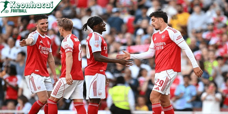 Arsenal là đội tuyển nâng cúp liên tục qua mỗi mùa giải