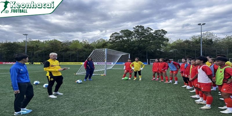 HLV Borussia Dortmund ấn tượng với tinh thần của U17 nữ Việt Nam 2 Chuyến tập huấn tại Đức: Cơ hội quý giá cho bóng đá nữ Việt Nam