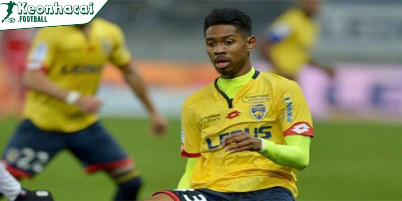 Những cầu thủ gốc Việt thi đấu ở châu Âu rất ấn tượng 2 Nguyễn Quang Vinh thi đấu cho SC Freiburg, Đức với kỹ năng cao