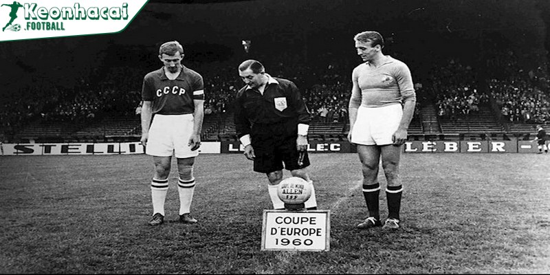 Giải Euro đầu tiên được tổ chức ở đâu?