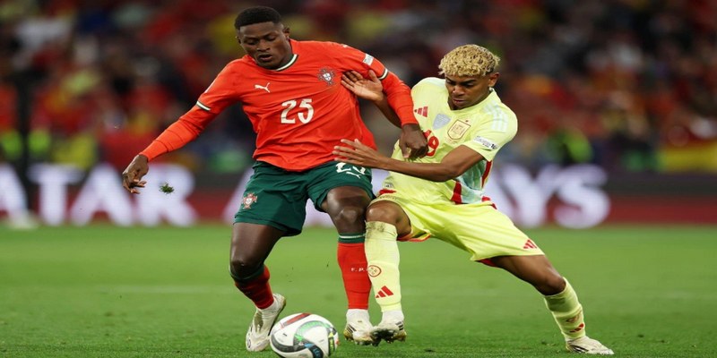 Hakimi tự tin Nuno Mendes sẽ "khóa chặt" Lamine Yamal trong đại chiến PSG vs Barca 3 PSG quyết tâm lặp lại chiến thắng trước Barca