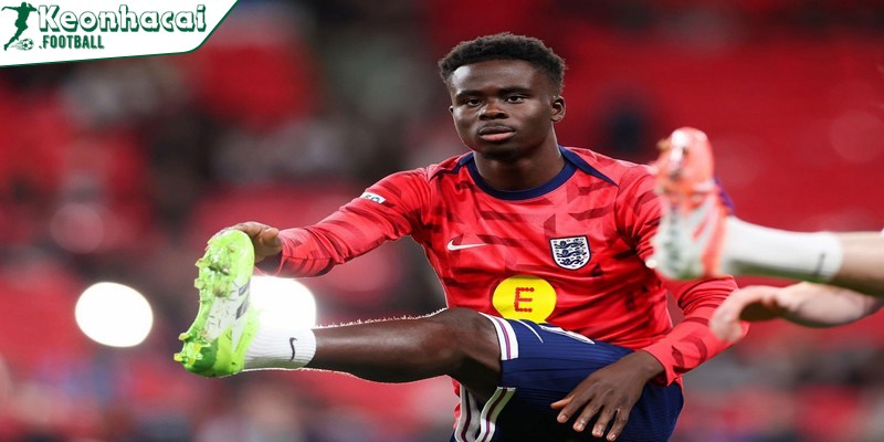 Saka phá kỷ lục 87 năm sau bàn thắng vào lưới Xứ Wales 2 Saka tỏa sáng trong chiến thắng đậm của ĐT Anh trước Xứ Wales