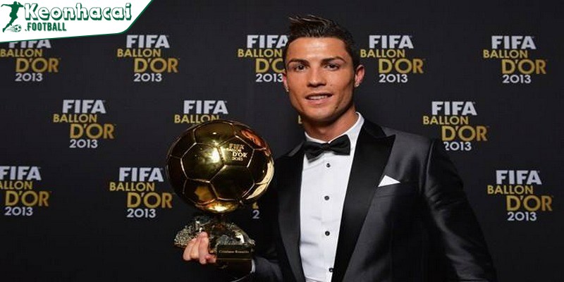 5 Quả Bóng Vàng của Ronaldo – Mốc thời gian đáng nhớ 3 Quả Bóng Vàng thứ 2 của Ronaldo vào năm 2013 gây nhiều tranh cãi
