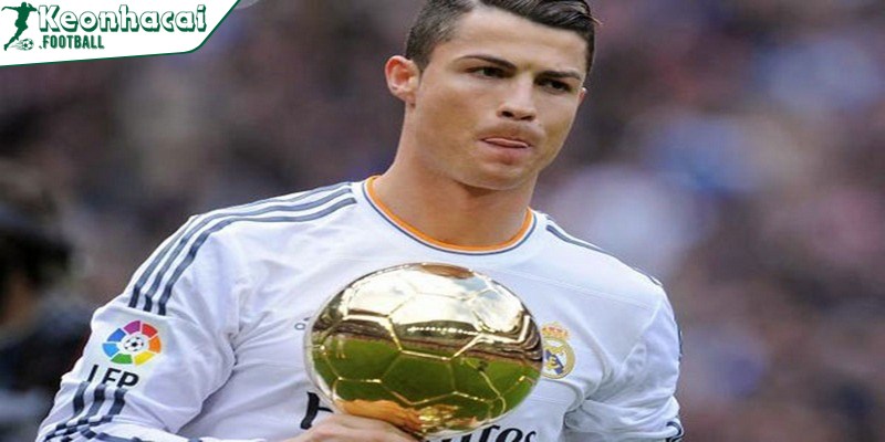Cristiano Ronaldo dos Santos Aveiro được sinh ra vào ngày 05 tháng 02 năm 1985 
