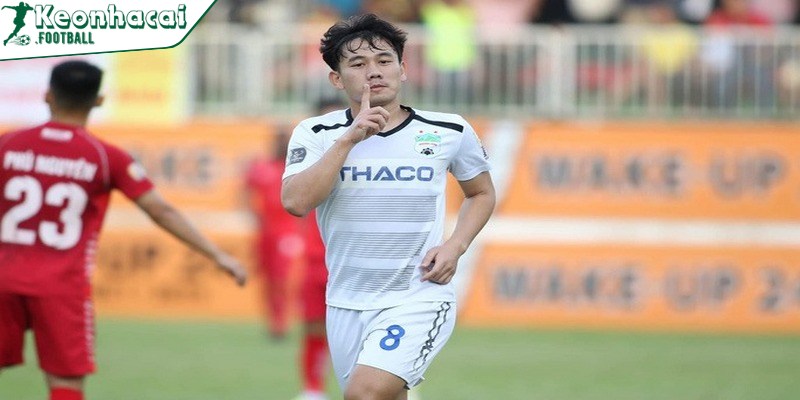 Năm 2013 - 2014, Minh Vương cầu thủ  được tiếp cận đội tuyển U19 Việt Nam