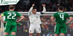 Ronaldo tranh cãi nảy lửa với HLV Ireland sau tấm thẻ đỏ gây sốc 1 HLV Martinez bảo vệ Ronaldo và chỉ trích góc quay VAR