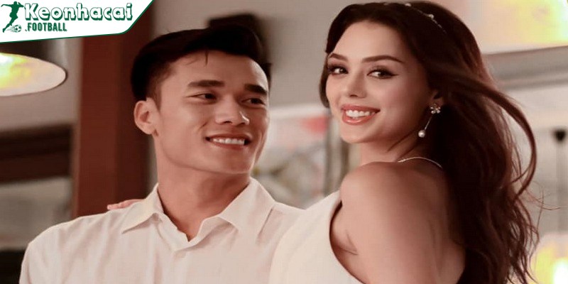 Dàn Wags Việt Nam nóng bỏng và quyến rũ nhất 3 Dianka Zakhidova - vợ của thủ môn nổi tiếng Bùi Tiến Dũng