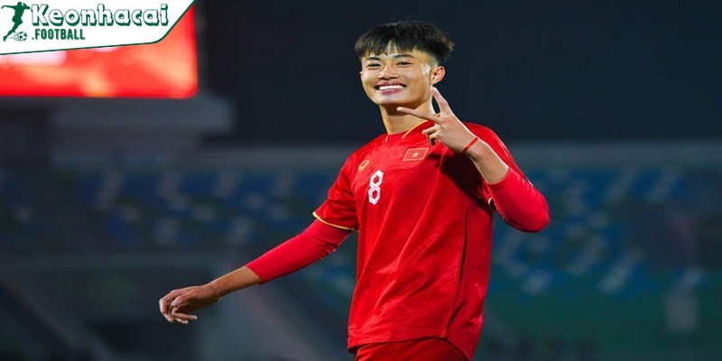 Tiền đạo Nguyễn Văn Trường sở hữu chiều cao 1m82